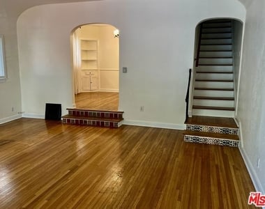 6910 Camrose Drive - Photo Thumbnail 18