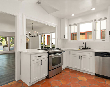 1210 N Poinsettia Drive - Photo Thumbnail 9