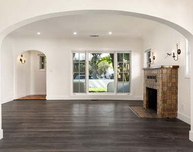 1210 N Poinsettia Drive - Photo Thumbnail 4