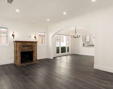 1210 N Poinsettia Drive - Photo Thumbnail 3