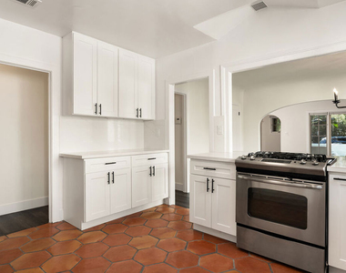 1210 N Poinsettia Drive - Photo Thumbnail 8