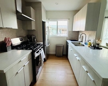 348 S Rexford Drive - Photo Thumbnail 5