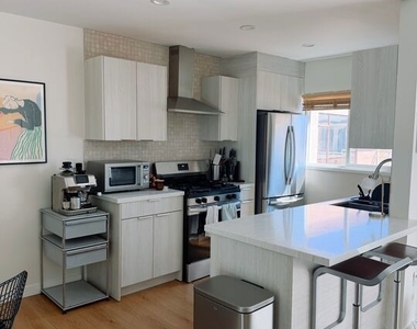 348 S Rexford Drive - Photo Thumbnail 4