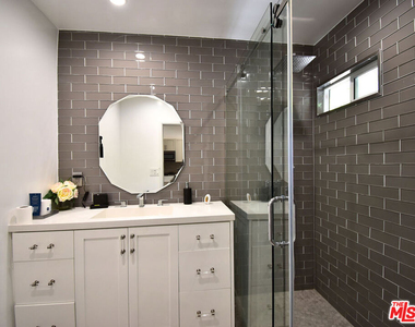 23005 Oxnard Street - Photo Thumbnail 10