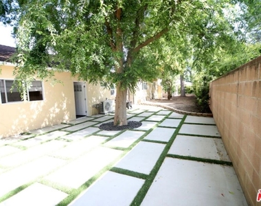 23005 Oxnard Street - Photo Thumbnail 4