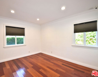 23005 Oxnard Street - Photo Thumbnail 33