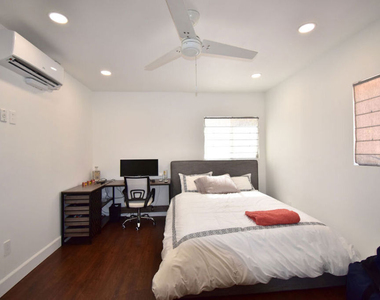 23005 Oxnard Street - Photo Thumbnail 17