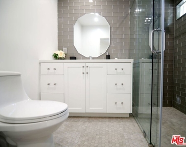23005 Oxnard Street - Photo Thumbnail 8
