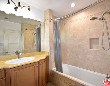 23005 Oxnard Street - Photo Thumbnail 20