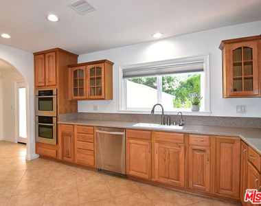 23005 Oxnard Street - Photo Thumbnail 23