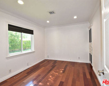 23005 Oxnard Street - Photo Thumbnail 27