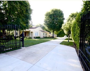 23005 Oxnard Street - Photo Thumbnail 2