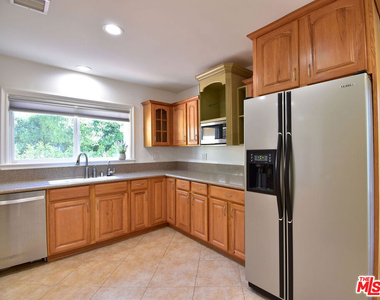 23005 Oxnard Street - Photo Thumbnail 22