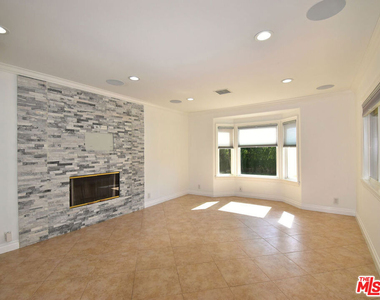 23005 Oxnard Street - Photo Thumbnail 25