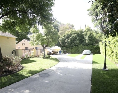 23005 Oxnard Street - Photo Thumbnail 6