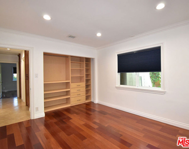 23005 Oxnard Street - Photo Thumbnail 32