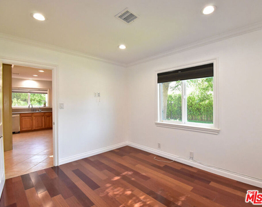 23005 Oxnard Street - Photo Thumbnail 28