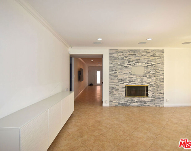23005 Oxnard Street - Photo Thumbnail 26