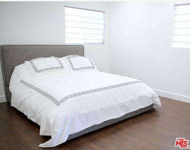 23005 Oxnard Street - Photo Thumbnail 18