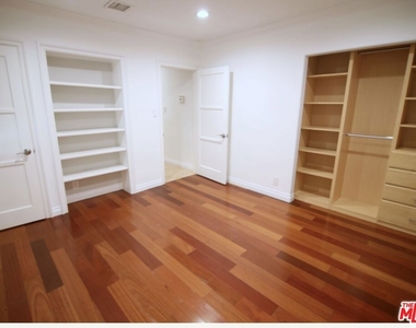 23005 Oxnard Street - Photo Thumbnail 13