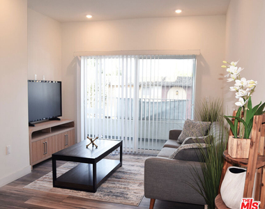 6755 Sylmar Avenue - Photo Thumbnail 2