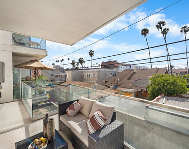 105 S Mariposa Avenue - Photo Thumbnail 33