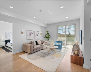 105 S Mariposa Avenue - Photo Thumbnail 14