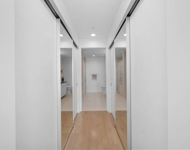 105 S Mariposa Avenue - Photo Thumbnail 5
