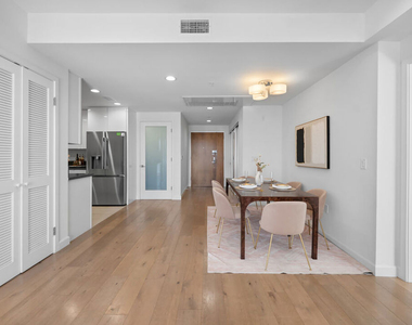 105 S Mariposa Avenue - Photo Thumbnail 18