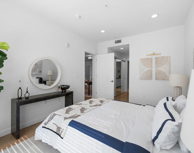 105 S Mariposa Avenue - Photo Thumbnail 2