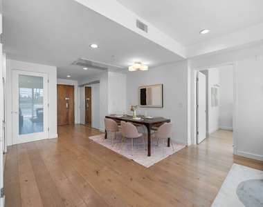 105 S Mariposa Avenue - Photo Thumbnail 19