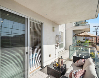 105 S Mariposa Avenue - Photo Thumbnail 34