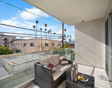 105 S Mariposa Avenue - Photo Thumbnail 35
