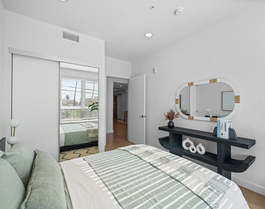 105 S Mariposa Avenue - Photo Thumbnail 11