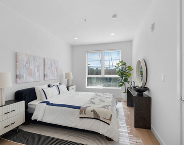 105 S Mariposa Avenue - Photo Thumbnail 4