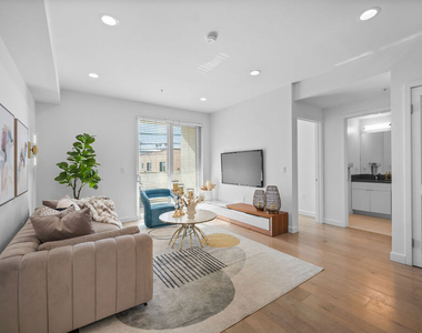 105 S Mariposa Avenue - Photo Thumbnail 13