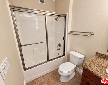 1101 East Avenue - Photo Thumbnail 10