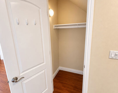 1101 East Avenue - Photo Thumbnail 7