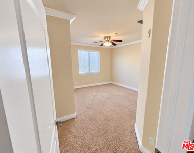 1101 East Avenue - Photo Thumbnail 11