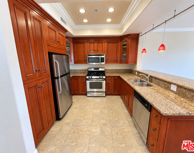 1101 East Avenue - Photo Thumbnail 3