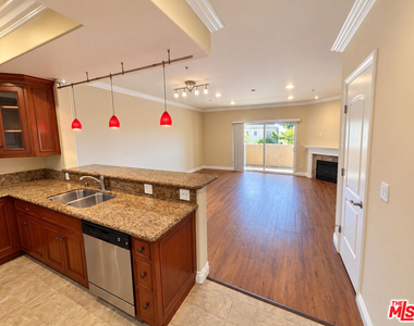 1101 East Avenue - Photo Thumbnail 2