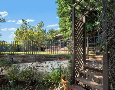 2101 Broadview Terrace - Photo Thumbnail 35