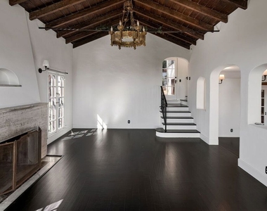 2101 Broadview Terrace - Photo Thumbnail 7