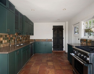 2101 Broadview Terrace - Photo Thumbnail 13