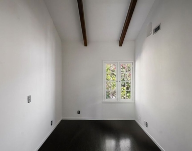 2101 Broadview Terrace - Photo Thumbnail 23