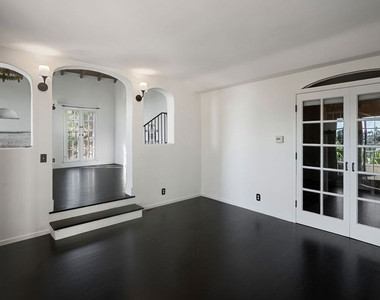 2101 Broadview Terrace - Photo Thumbnail 12