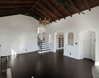 2101 Broadview Terrace - Photo Thumbnail 8