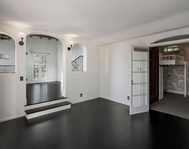 2101 Broadview Terrace - Photo Thumbnail 24