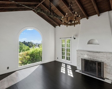 2101 Broadview Terrace - Photo Thumbnail 6