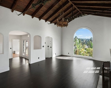 2101 Broadview Terrace - Photo Thumbnail 4